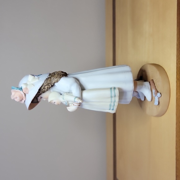 1992 Jan Hagara "Tiffany" Porcelain Figurine - Picture 2 of 9